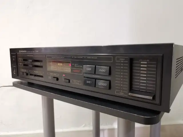 Vintage Pioneer SA-760 Stereo Amplifier with Phono MM input in Stereo Systems & Home Theatre in Ottawa - Image 4