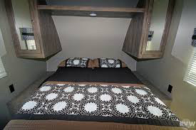 2018 Palomino 27RBQC XLE Lite RV in Travel Trailers & Campers in Red Deer - Image 4
