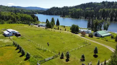 Incredible country living opportunity! This property is on a 10-acre hobby/horse farm with a stunnin...