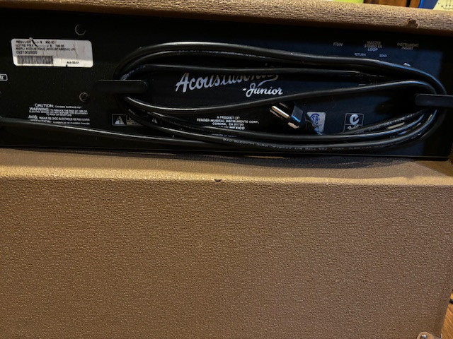 Amplificateur Fender 2 entrées pour guitare acoustiques dans Amplificateurs et pédales  à Saguenay