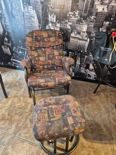 chaise berçante avec repose pieds, View more