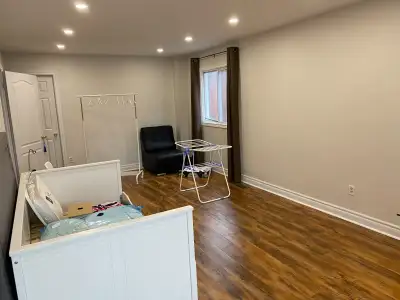 Newmarket detached house is newly renovated secondary-floor bedroom, independent bathroom for rent,...