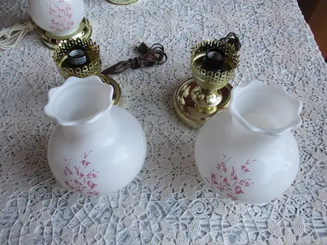 4 Vintage Hurricane Style Table Lamps --all Matching in Indoor Lighting & Fans in New Glasgow - Image 7