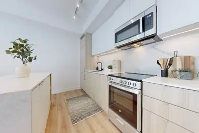 Live in the Heart of Downtown Toronto – Steps to UofT & George Brown! Modern Jr 1-Bedroom Condo | 50...