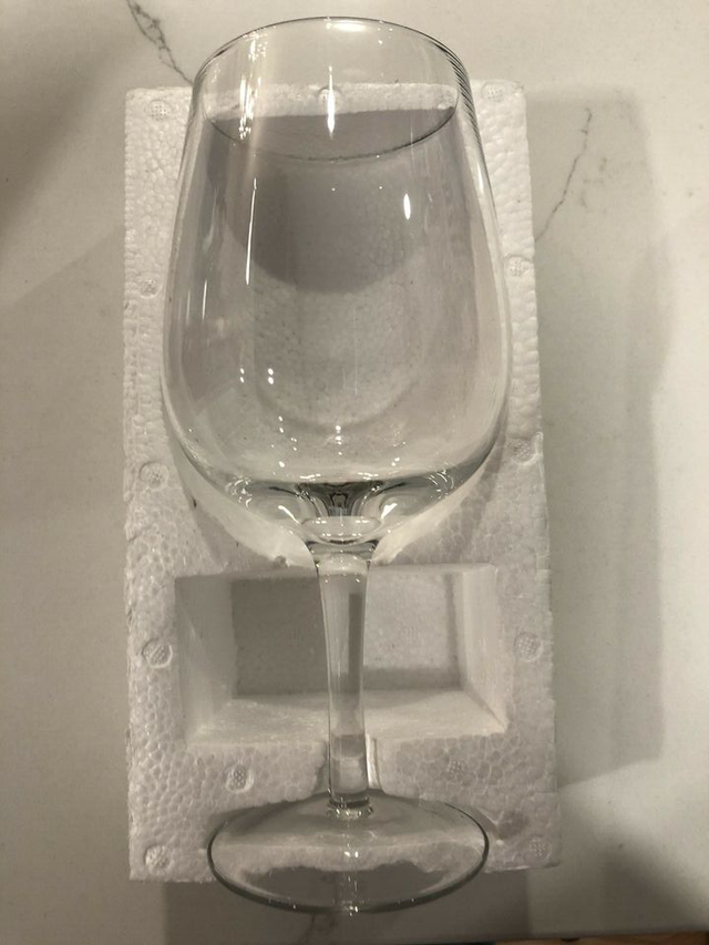 NEW - Clear XL Wine Glass - Holds 1 Full Bottle - Fun gift! in Kitchen & Dining Wares in Ottawa - Image 7