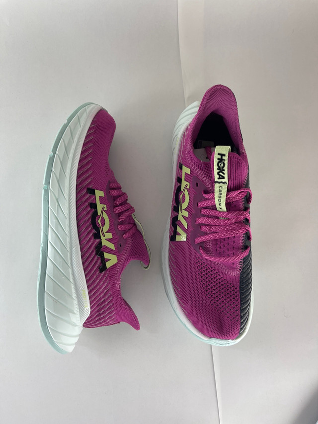 Hoka Carbon X - Soulier de course pour femme - 7,5 Us - NEUF dans Femmes - Chaussures  à Ville de Montréal - Image 3