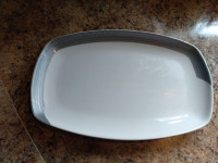 Ceramic serving plate