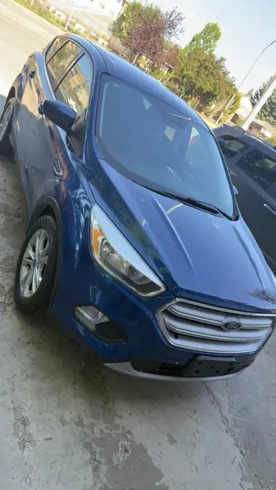 Selling a 2017 Ford Escape with a 1.5L EcoBoost engine, perfect for anyone looking for a reliable an...