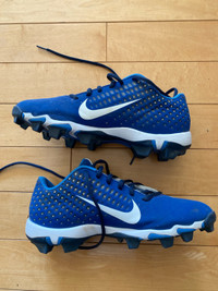 New Nike soccer shoes size 8