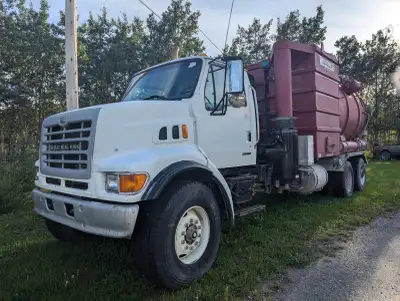 Caterpillar C12 12.0 L 6 cylinder 380 HP diesel engine, Eaton Fuller 9 speed manual transmission, St...