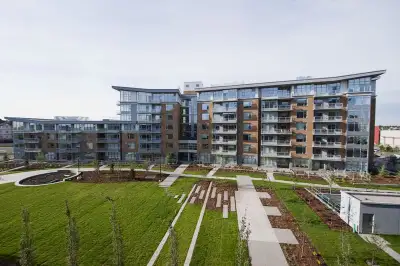 LUXURY CONDO FOR RENT- 2 BDRM/2BATH/HEATED PKNG STALL!!!