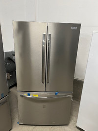 New 36” Frigidaire gallery stainless fridge with ice and water 