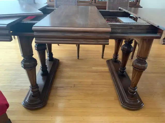 Beautiful Dining Room Set in Dining Tables & Sets in Hamilton - Image 7