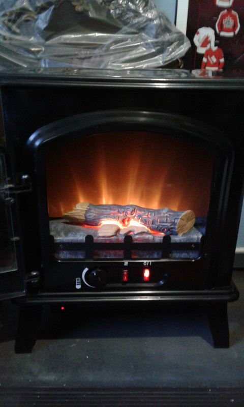Used Slyvania 1500 w Electric Stove Fireplace in Heaters, Humidifiers & Dehumidifiers in Dartmouth