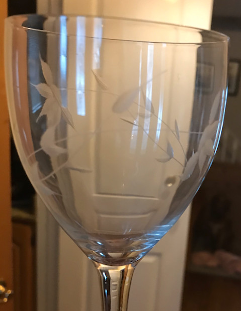 11 Vintage Patterned Crystal Wine Glasses in Kitchen & Dining Wares in Oakville / Halton Region - Image 3