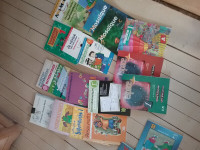 Plusieurs manuels de mathématiques pour la 1ere année