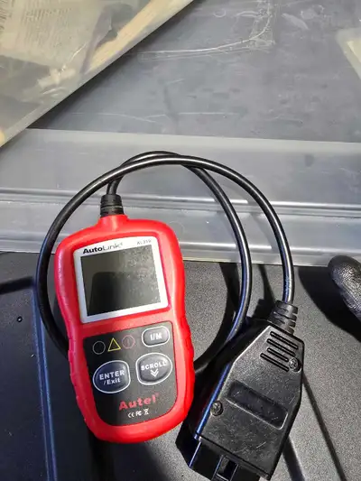 This pre-owned Autel AutoLink AL319 OBDII CAN Scan Tool is a reliable device designed to help you qu...