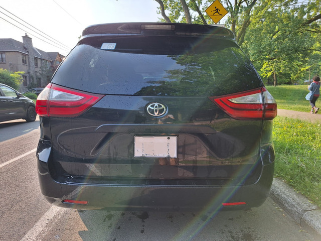 Toyota Sienna - 2017 - Very good condition dans Autos et camions  à Ville de Montréal - Image 3
