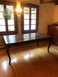 Table de salle à manger antique en bois brut