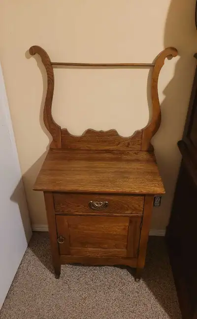Antique oak wash stand on original oak wheels (see 2nd last pic for close up). In great condition. P...
