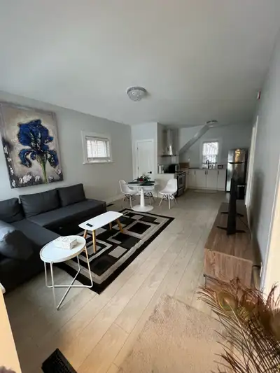 Available May 7th onwards for long term or short term rentals Lovely 2 Bedroom 1 Bath private apartm...