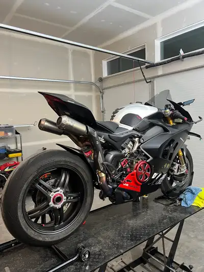 Rare 2023 Panigale V4 SP2 - 1 of the 1500 made. Purchased from Blackfoot Motosports, owned by a Duca...