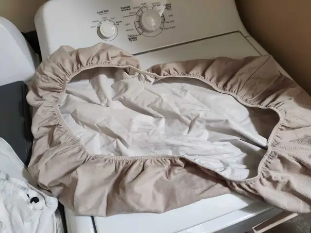 Portable Diaper Changing pad, Changing Cover and 3 Changing Mats in Bathing & Changing in Edmonton - Image 8