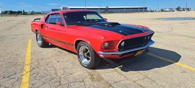 4 speed. 351w stroked to 408. Eagle rotating assy, KB pistons performer rpm heads, comp cams retro f...