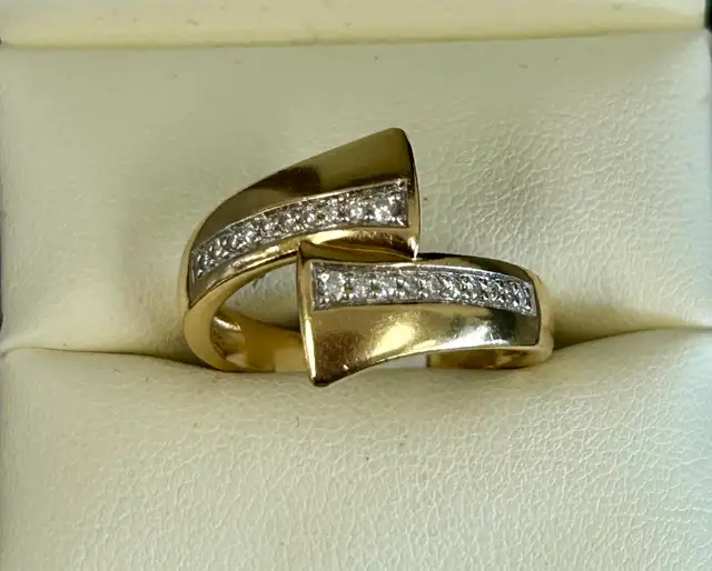 18K Diamond Ring 63240706271747121