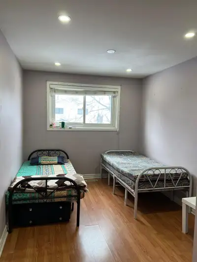 Private Upper Floor Rooms in Brampton for Couple  -July 1