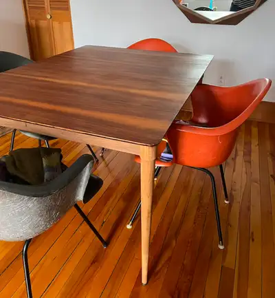 Table à diner mid-century en noyer, View more