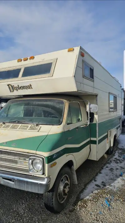 FOR SALE : DODGE DIPLOMAT MOTORHOME 20 FEET 1979 GASOLINE IN FAIR SHAPE. 88,210 km PRICED AT $3350 !...