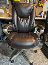 Ergonomic leather office chair 
