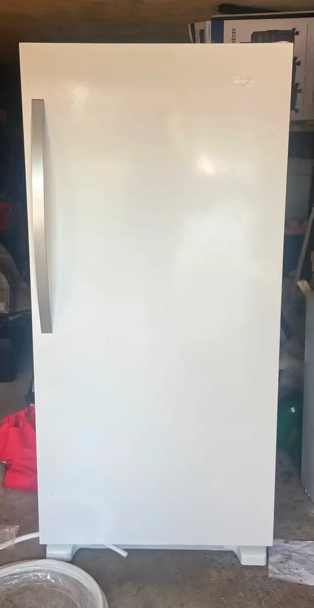 Whirlpool Fridge in Refrigerators in Kitchener / Waterloo - Image 2