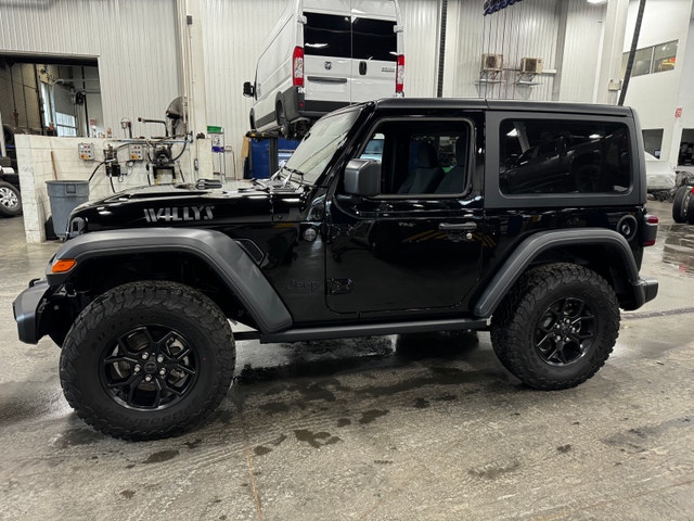 2024 Jeep Wrangler Willys 2 door lease takeover (727.51$tx inc) — photo 3