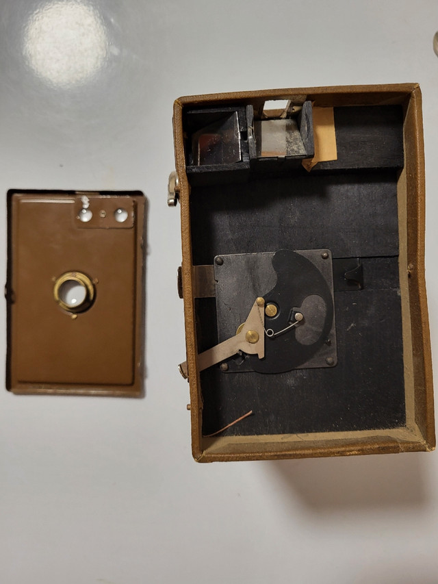 Antique Box Camera  in Cameras & Camcorders in Saint John - Image 3