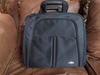 Heavy duty Toshiba Laptop bag briefcase carry on - NEW - 15.6"