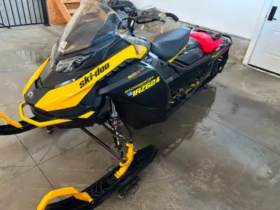 Clean 2024 Skidoo Backcountry 600R 146 Track with 1.6Cobra IceRipper, Has Elinq Upgrade and USB. Ext...