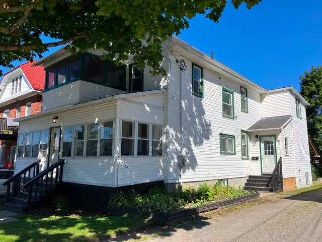 3- Bedroom All-Inclusive Upper Apartment Smiths Falls