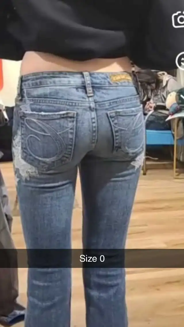 Low rise jeans y2k in Women's - Bottoms in Oshawa / Durham Region - Image 2