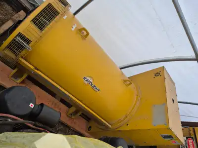 Load tested and ready to go. Complete with flywheel discs and regulator. 900 total hours on this uni...