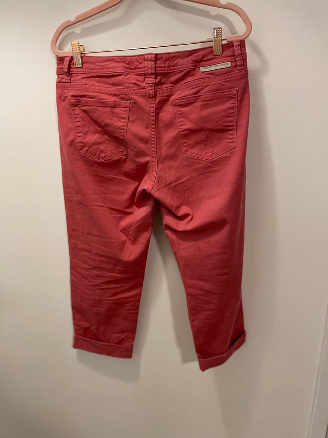 Capri en jeans  dans Femmes - Pantalons et shorts  à Laval/Rive Nord - Image 2