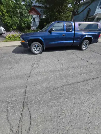 Dodge dakota 2003 v6 3.9 litres magnum transmission automatique 2x4 etc et plus 178200km demander jo...