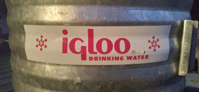 VINTAGE IGLOO GALVANIZED METAL 5 GALLON COOLER WATER DISPENSER in Arts & Collectibles in Sarnia - Image 2