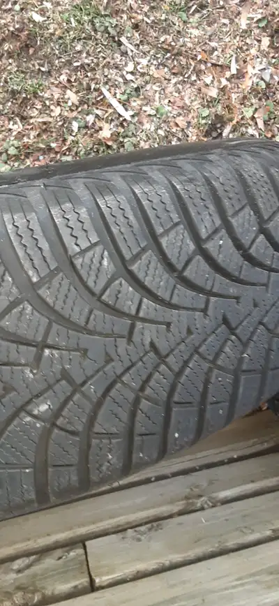 195/65r15Goodyear Ultra 10,000km 2 years old On older steel rims Includes wheel covers 5 x 114.3 bol...