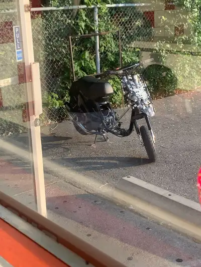 Yamaha jog 70cc year 2000 Top speed 120 kmh very cheap on gas $5 full tank 200 km distance, comes wi...