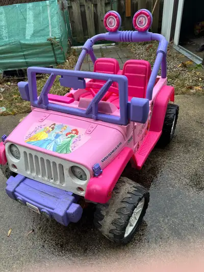 Disney Princess Powerwheels ride on 12v Great condition 12 volt ride on Needs a clean. We took for f...