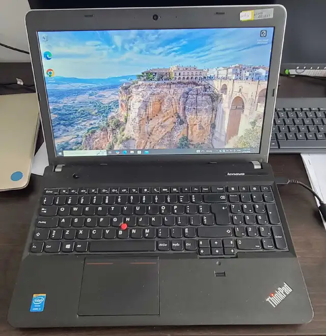 Laptop Lenovo ThinkPad 15"6 in Laptops in City of Montréal - Image 4
