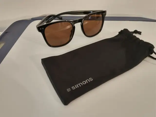 Sunglasses - Simons576049240961853441