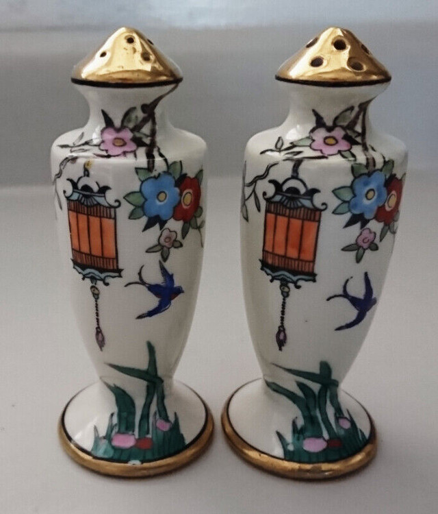 Vintage Porcelain Japanese Salt & Pepper Shakers Hand Painted in Arts & Collectibles in Oshawa / Durham Region